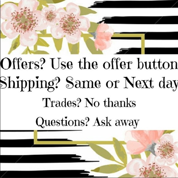 Welcome To My Closet! 💐 - Picture 2 of 13